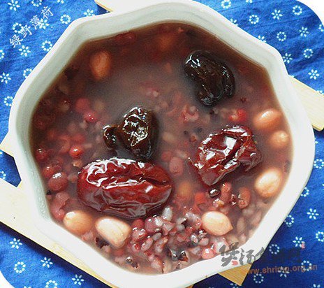 枣香黑米红豆粥的做法