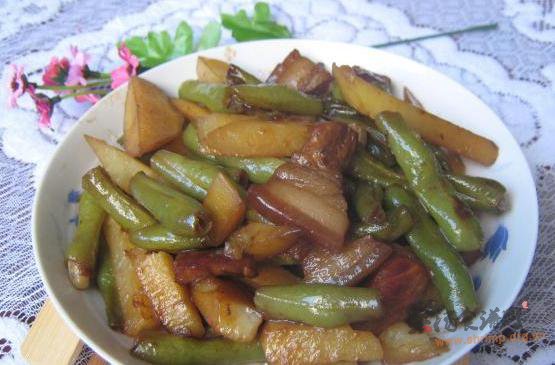 家常土豆炖豆角的做法