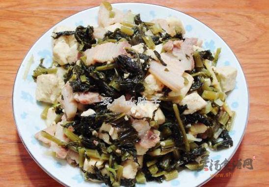 雪里红五花肉炖豆腐的做法