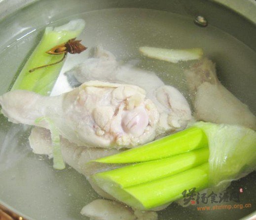 金针菇鸡腿汤的做法