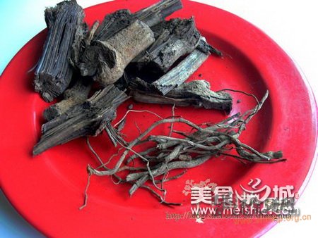 胡椒根炖鸽子汤的做法