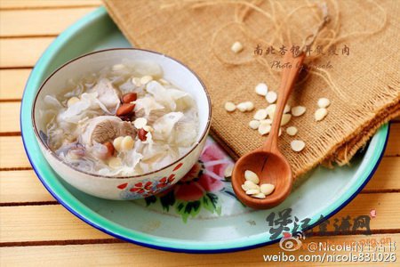 南北杏银耳煲瘦肉的做法