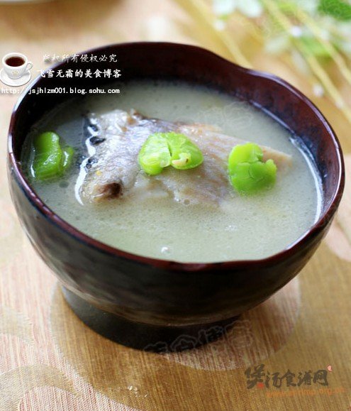 沙锅鲫鱼蚕豆汤的做法