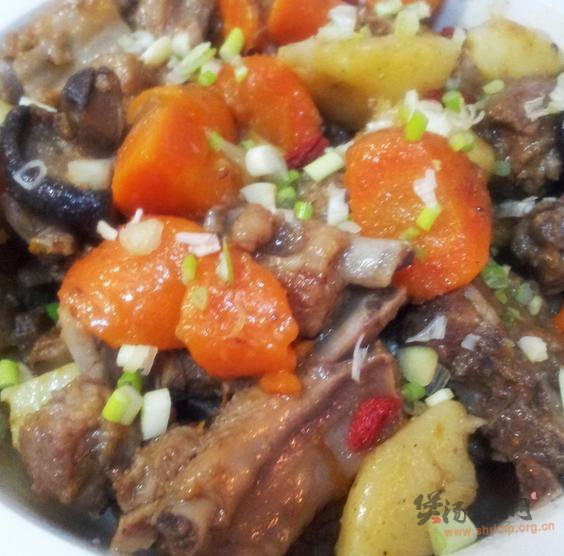 胡萝卜土豆炖排骨的做法