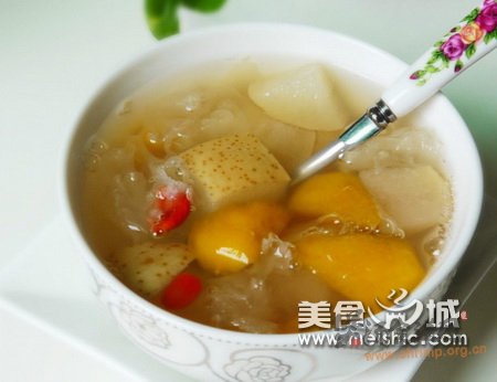 枇杷雪梨银耳糖水的做法