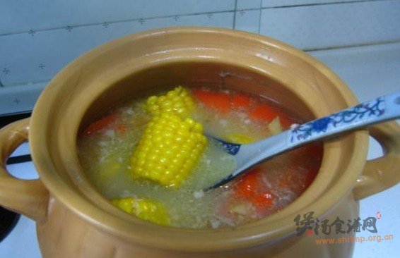 胡萝卜玉米骨头汤的做法