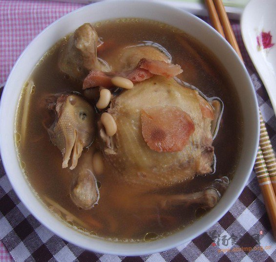 土伏苓眉豆煲白鸽的做法