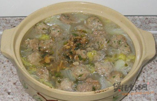 白菜粉丝丸子煲的做法
