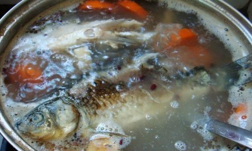 赤小豆鲫鱼煲粉葛的做法