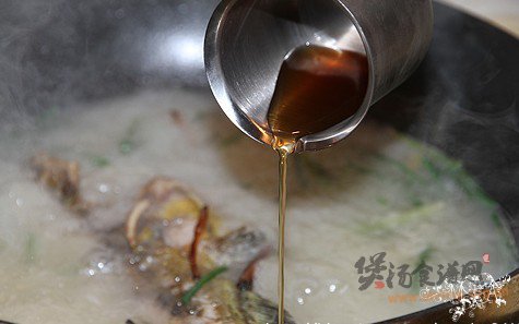 昂刺鱼鲜虾豆腐汤的做法