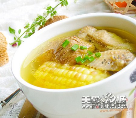 玉米猴头菇鸡汤的做法
