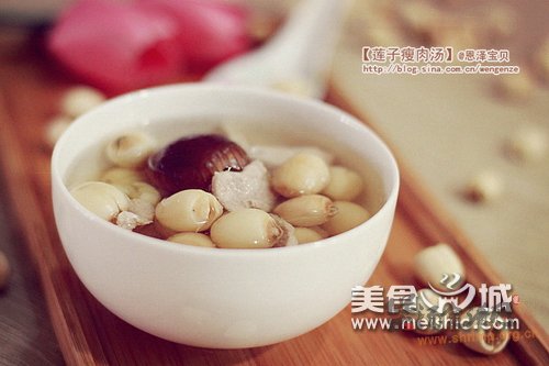莲子瘦肉汤的做法