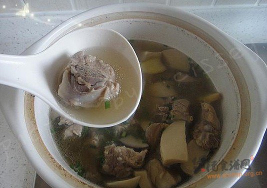 杏鲍菇排骨汤的做法