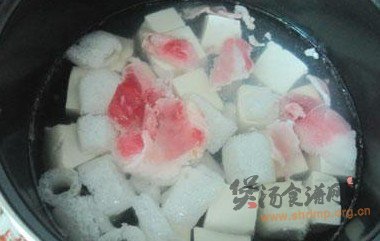 竹笙豆腐汤的做法