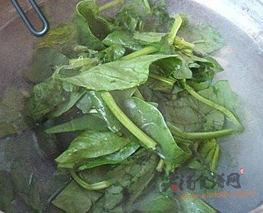 木耳菠菜汤的做法