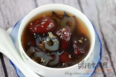 海参大枣藜麦汤的做法