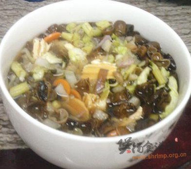 茄子包菜木耳汤的做法