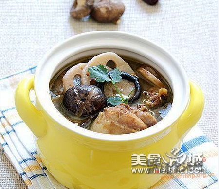 莲藕香菇鲜鸡汤的做法