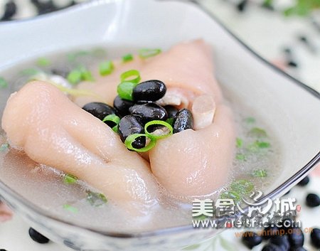 猪蹄煲黑豆的做法