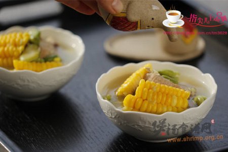 玉米蚕豆排骨汤的做法