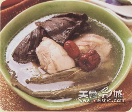 莲蓬荷叶煲鸡汤的做法