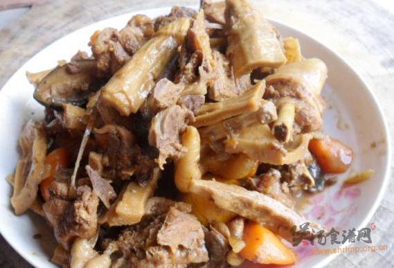 笋干炖鸡的做法