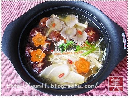 鸡汤杂菇煲的做法
