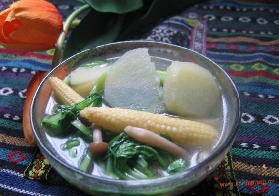 鸡毛菜土豆菌菇汤的做法