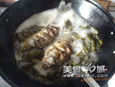 (图)酸菜鲫鱼汤的做法