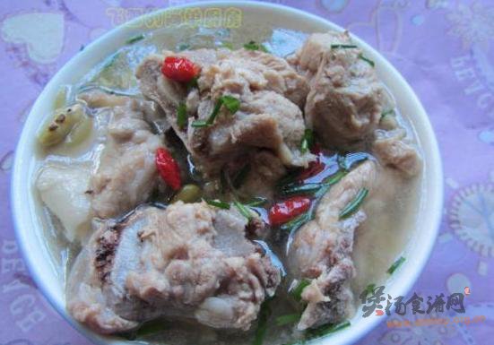 青豆炖龙骨的做法