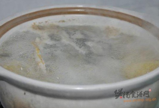 橄榄鲫鱼汤的做法