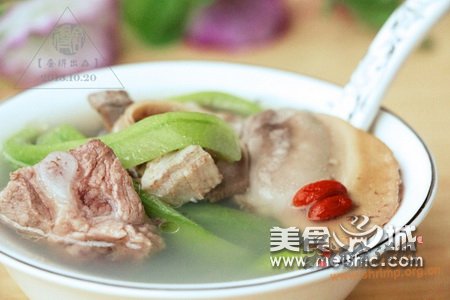 河蚌排骨丝瓜汤的做法