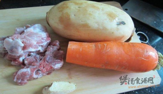 莲藕胡萝卜煲猪脊骨的做法