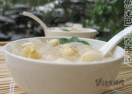 莲子雪耳炖百合的做法