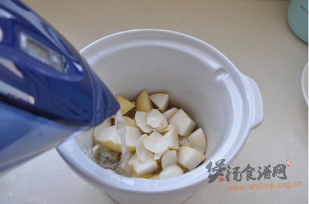 百合银耳雪梨汤的做法