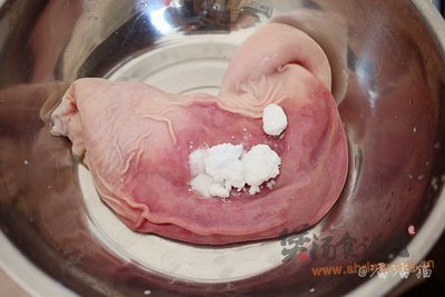 胡椒猪肚煲腐竹的做法
