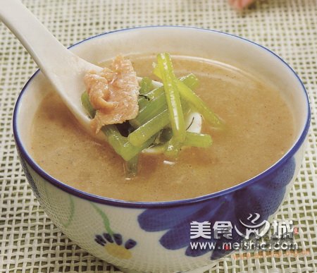 茼蒿滚牛肉片汤的做法