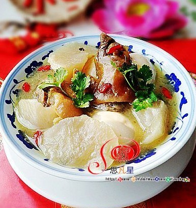 腊猪手煲萝卜的做法