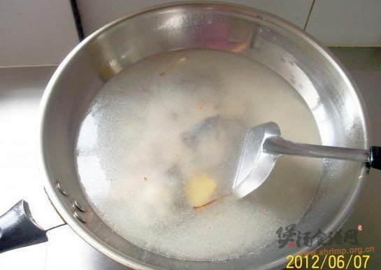 鲈鱼身骨豆腐汤的做法