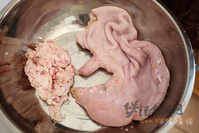 胡椒猪肚煲腐竹的做法
