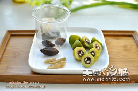 檀香橄榄麦冬绿茶的做法