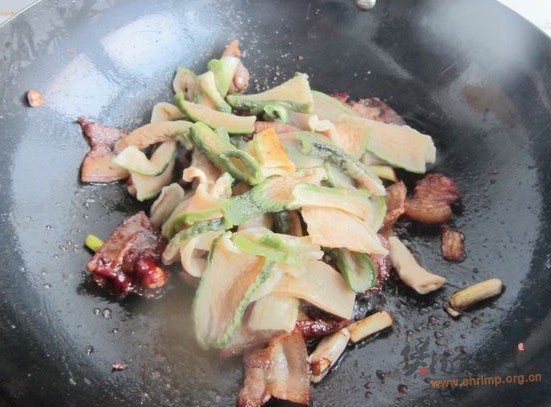 萝卜干肉煲的做法