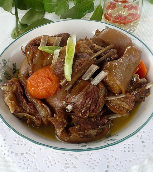 冰糖炖羊排的做法