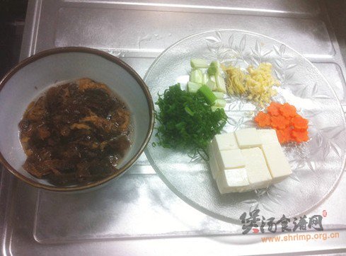 牛腩豆腐煲的做法