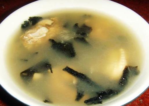 石耳炖鸡汤的做法