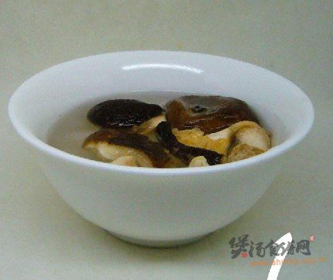 胡萝卜玉米龙骨汤的做法