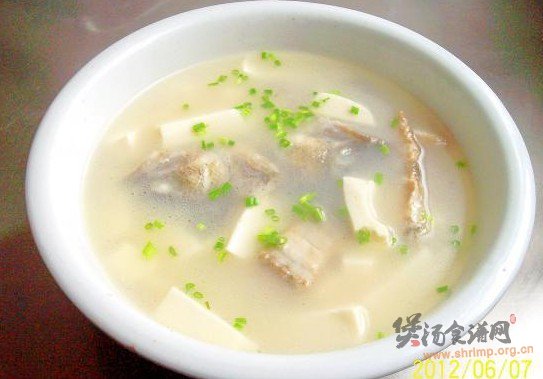 鲈鱼身骨豆腐汤的做法