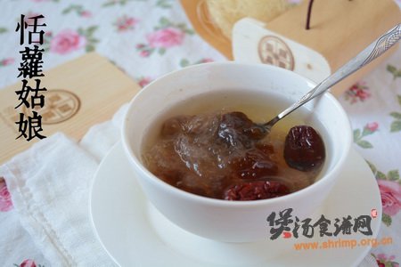 燕窝桃胶滋补汤的做法