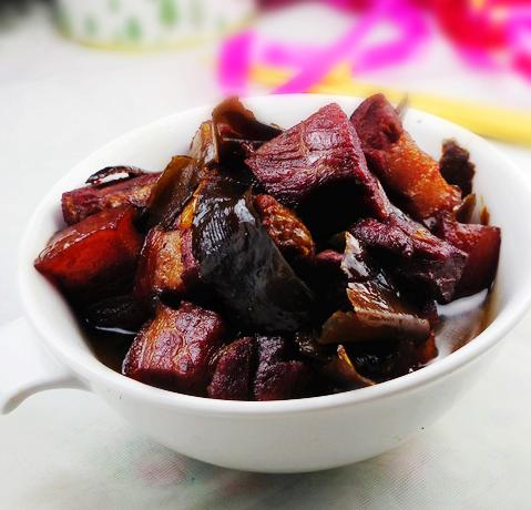 五花肉炖茄子皮的做法