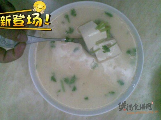鱼骨头豆腐汤的做法